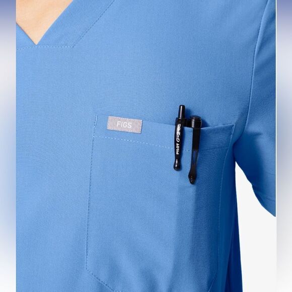 FIGS Chisec™ Three-Pocket Scrub Top NWT S Ceil Blue - Picture 3 of 8